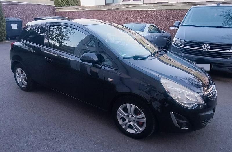 Second-hand Opel Corsa 83 CP (61 kW) 2012 Negru Hatchback