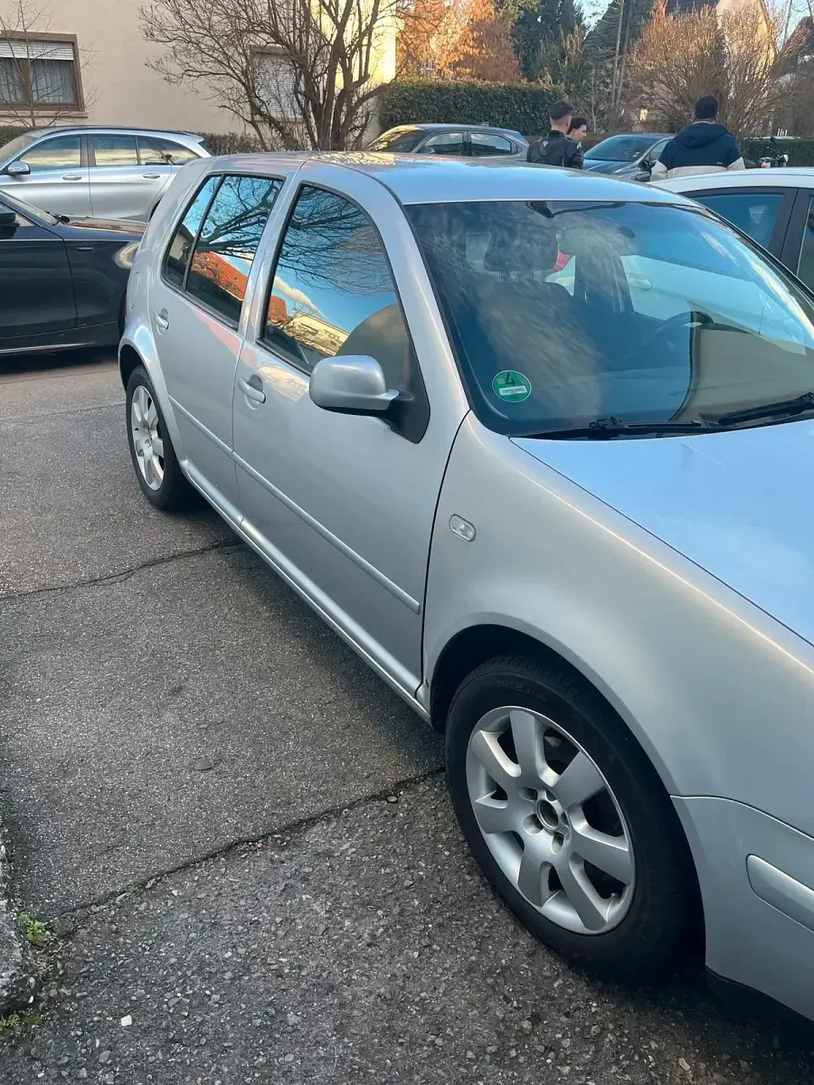 Usata VW Golf IV 110 CV (80 kW) 2003 Argento Utilitaria