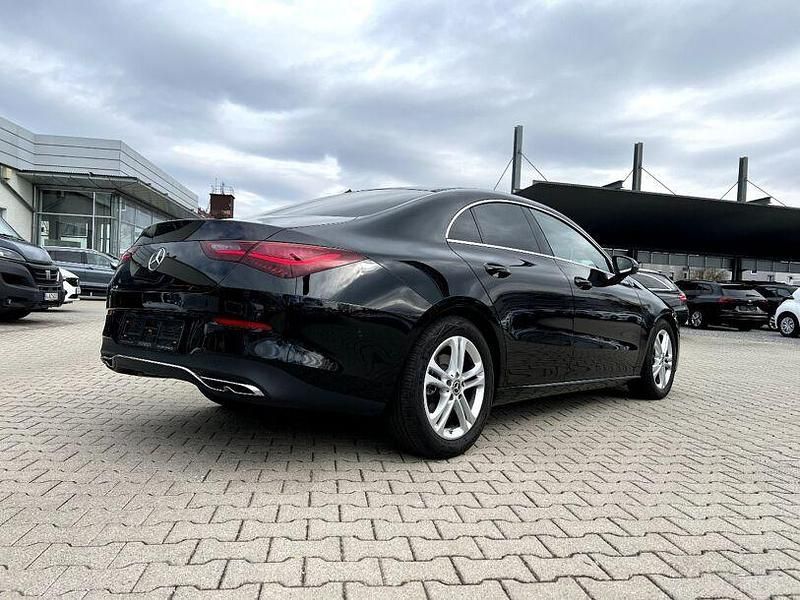 Gebraucht Mercedes CLA200 Progressive 150 PS (110 kW) 2023 Kosmosschwarz metlaiic Coupé