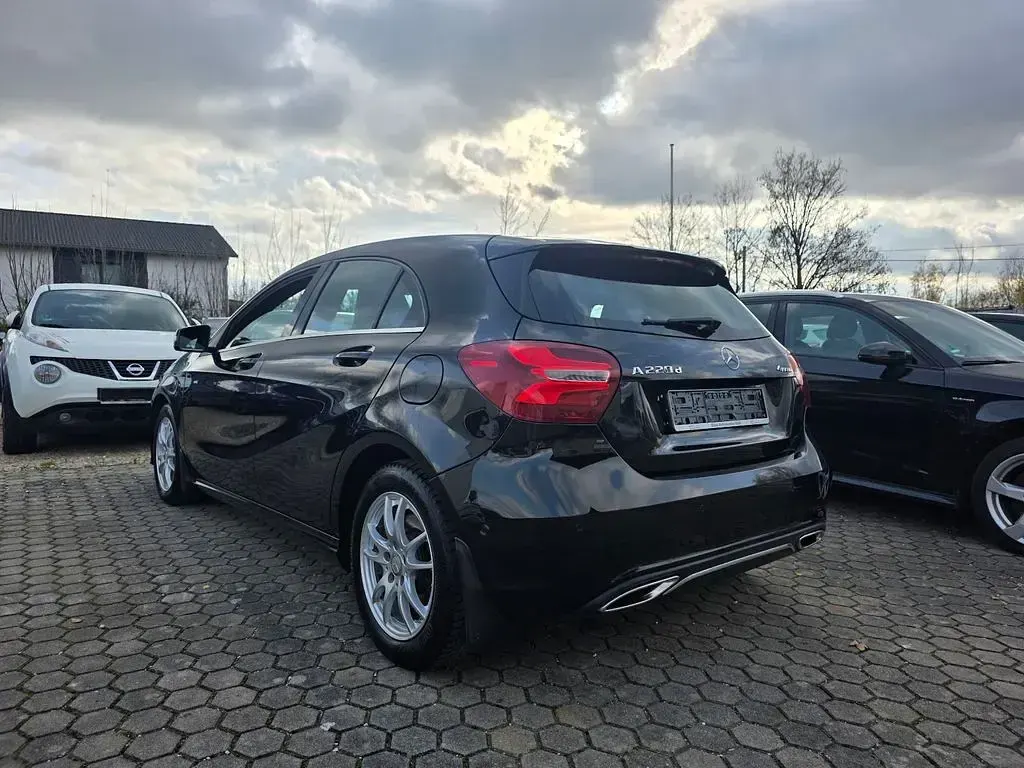 Gebraucht Mercedes A220 177 PS (130 kW) 2015 Schwarz Kleinwagen