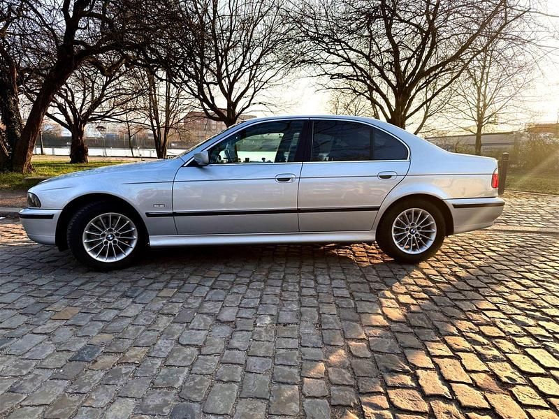 Gebraucht BMW 523 170 PS (125 kW) 1996 Silber Limousine
