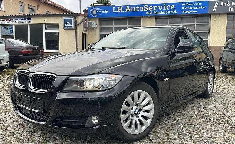 Saphirschwarz Gebraucht 2009 BMW 320 Limousine | 5.200 € (Guter Preis) - Bild 1/4