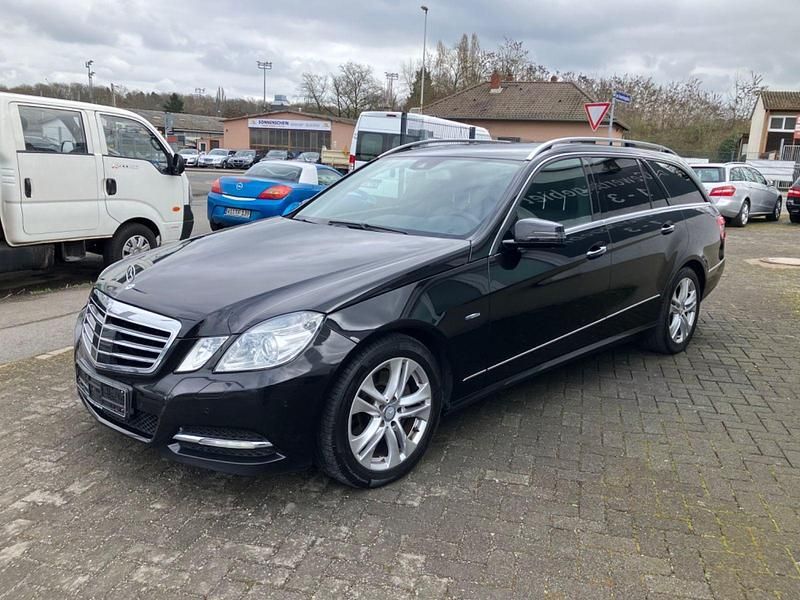 Gebraucht Mercedes E250 Avantgarde 204 PS (150 kW) 2012 Schwarz Kombi