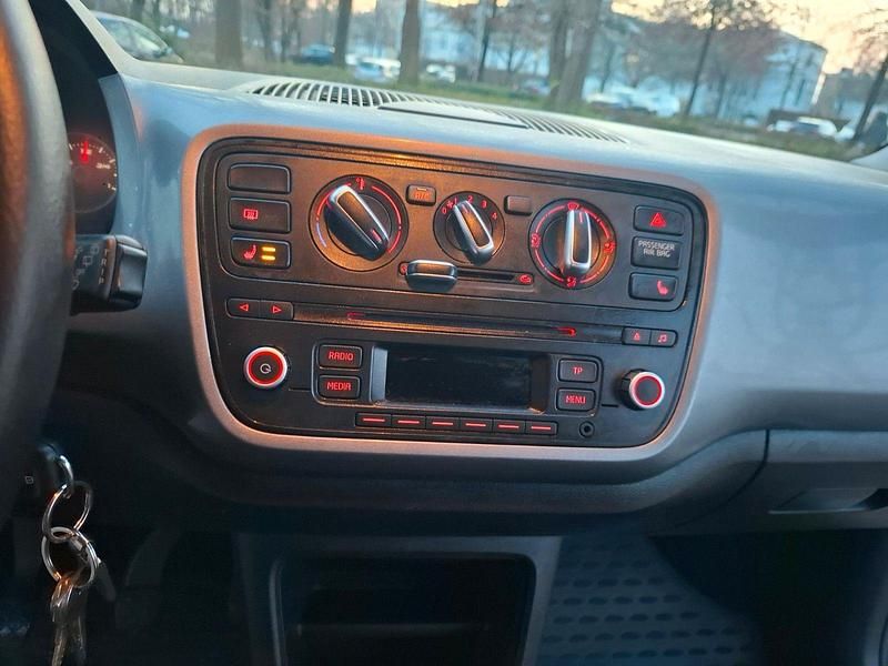 Gebraucht Seat Mii Chic 60 PS (44 kW) 2015 Weiß Kleinwagen