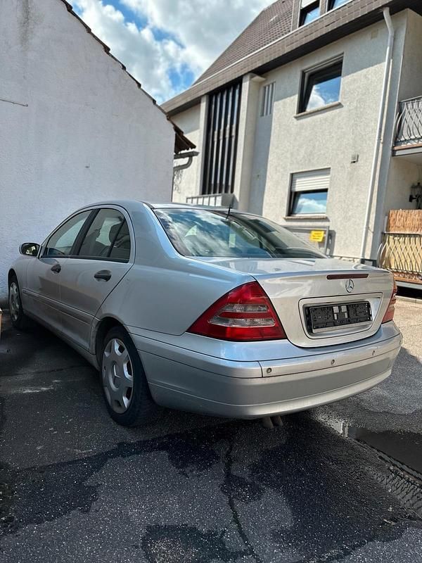 Silber Gebraucht 2001 Mercedes C220 Limousine | 1.500 € - Bild 1/4