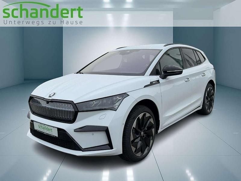 Moonweiß metallic (weiß) metallic Gebraucht 2024 Skoda Enyaq iV SportLine SUV | 54.770 € (Guter Preis) - Bild 1/4