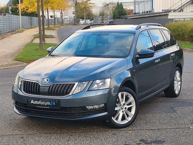Grau Gebraucht 2017 Skoda Octavia Clever Kombi | 16.250 € (Fairer Preis) - Bild 1/4