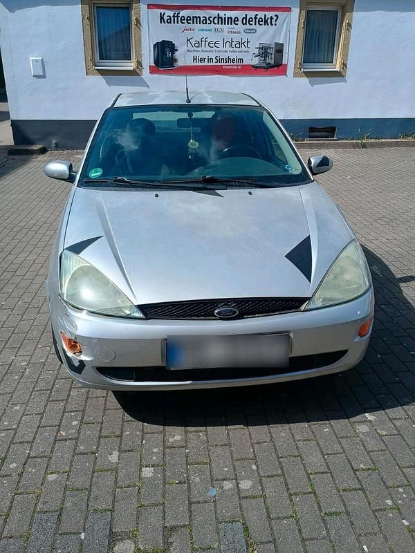Używany Ford Focus 100 KM (73 kW) 2001 Srebrny Hatchback