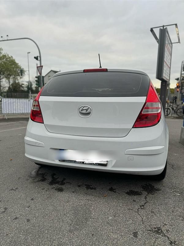 Weiß Gebraucht 2009 Hyundai i30 Kombi | 2.000 € (Superpreis) - Bild 1/4