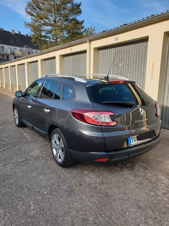 Gebraucht Renault Mégane III Dynamique 106 PS (77 kW) 2012 Grau Limousine