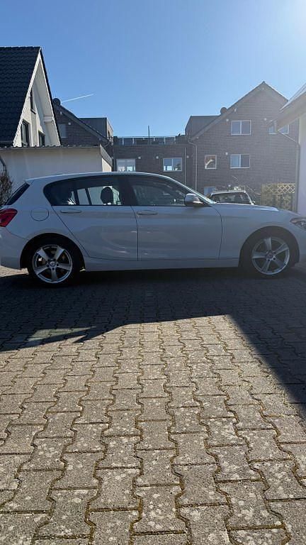 Gebraucht BMW 120 Advantage 190 PS (139 kW) 2018 Weiß Kleinwagen