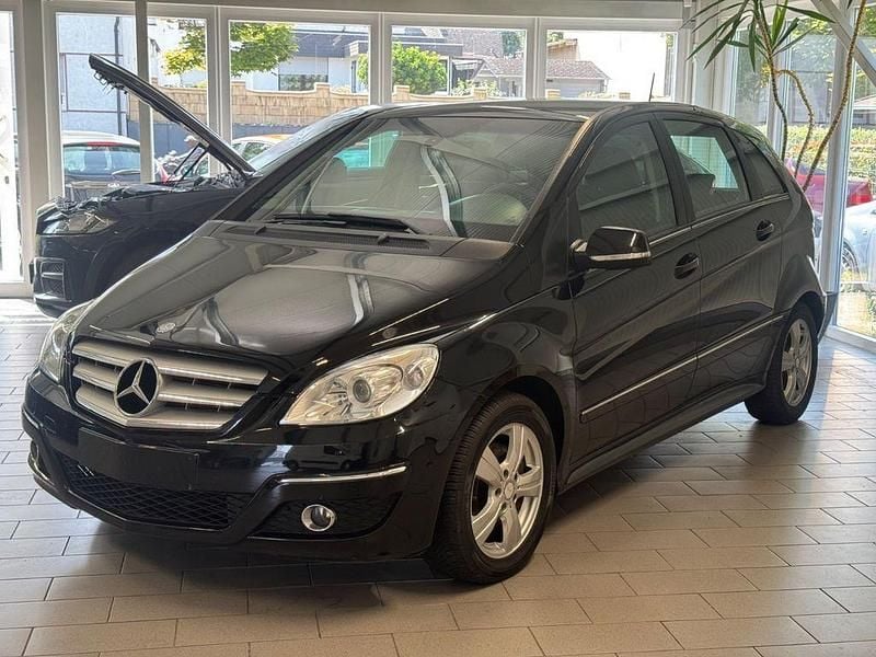 Schwarz Gebraucht 2010 Mercedes B200 Van / Kleinbus | 4.990 € (Guter Preis) - Bild 1/4