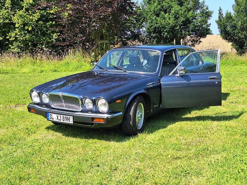 Blau Gebraucht 1989 Jaguar XJ12 Limousine | 8.000 € - Bild 1/4