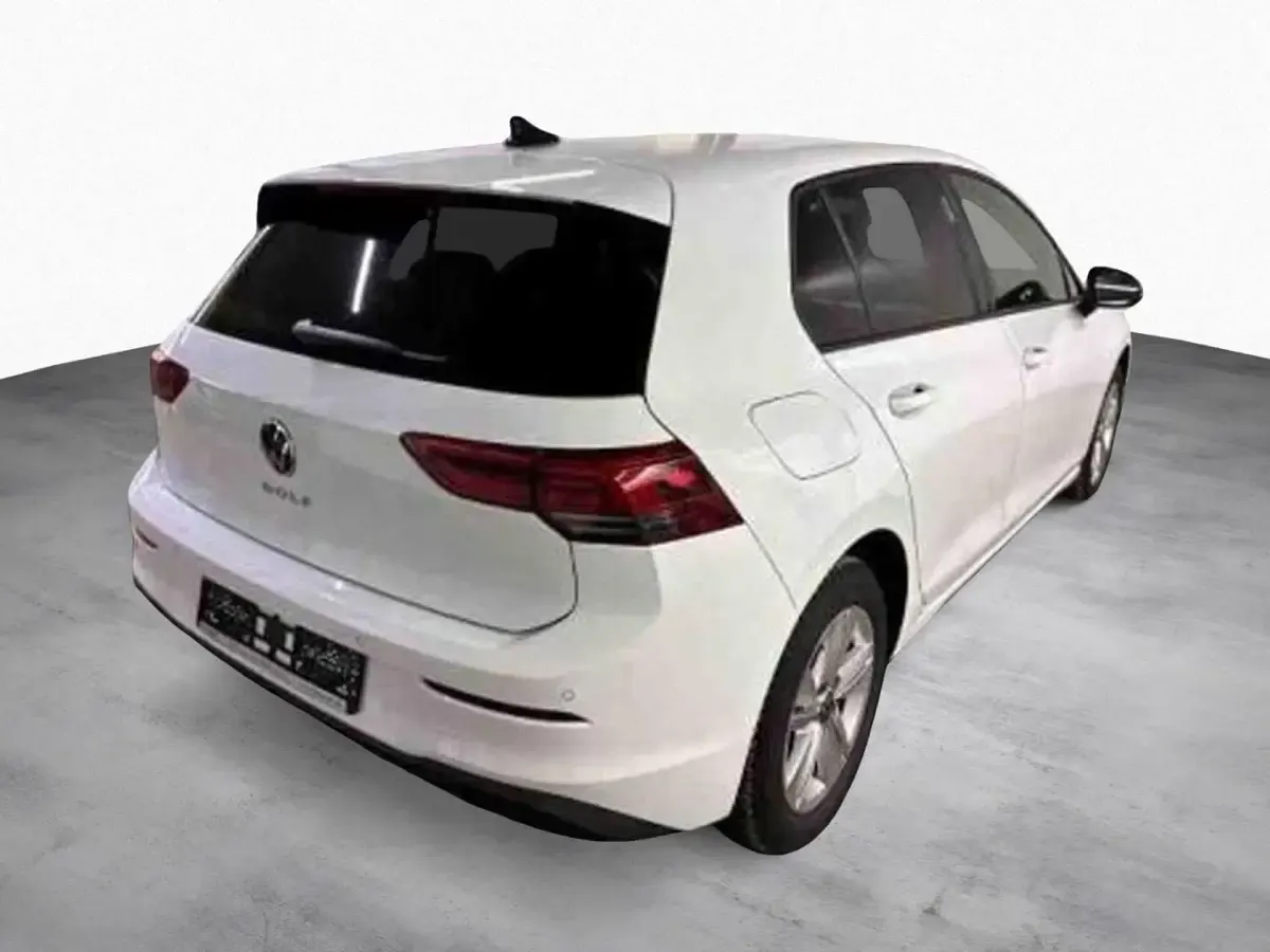 Gebraucht VW Golf VIII Life 131 PS (96 kW) 2022 Pure white Limousine