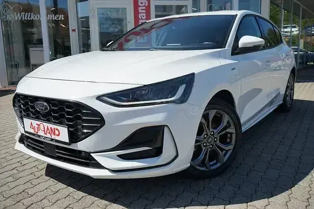 Gebraucht Ford Focus ST-Line 125 PS (91 kW) 2023 Weiß Limousine
