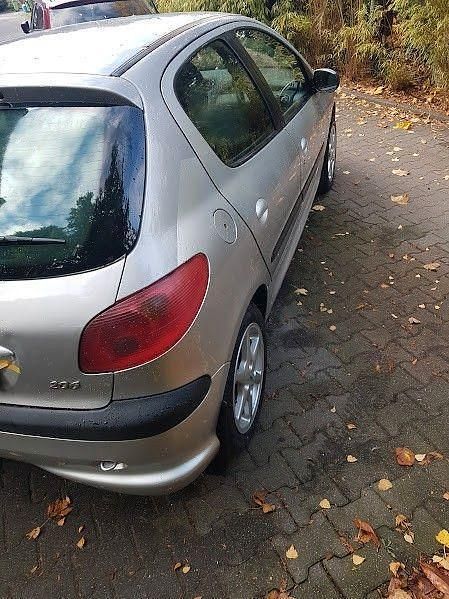 Gebraucht Peugeot 206 Filou 75 PS (55 kW) 2004 Silber Limousine