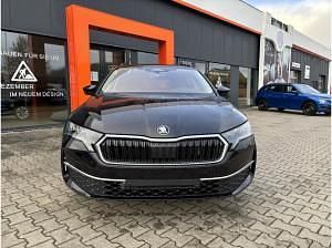 Neu Skoda Octavia Selection 150 PS (110 kW) 2025 Schwarz (schwarzmagic perleffekt) Kombi