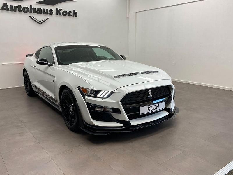 Weiß Gebraucht 2016 Ford Mustang Coupé | 27.900 € (Fairer Preis) - Bild 1/4