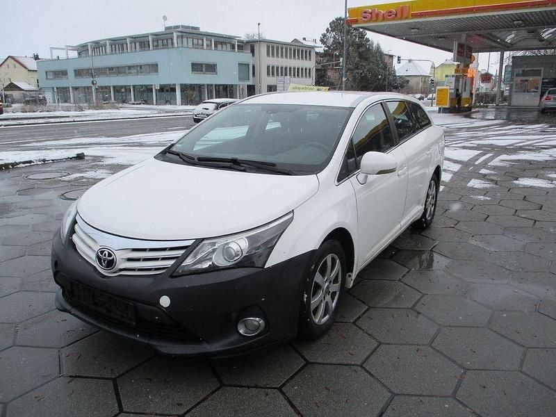 Gebraucht Toyota Avensis Life 124 PS (91 kW) 2012 Super white 2 Kombi