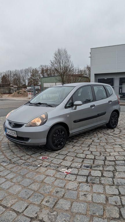Grau Gebraucht 2004 Honda Jazz LS Kleinwagen | 2.750 € (Fairer Preis) - Bild 1/4