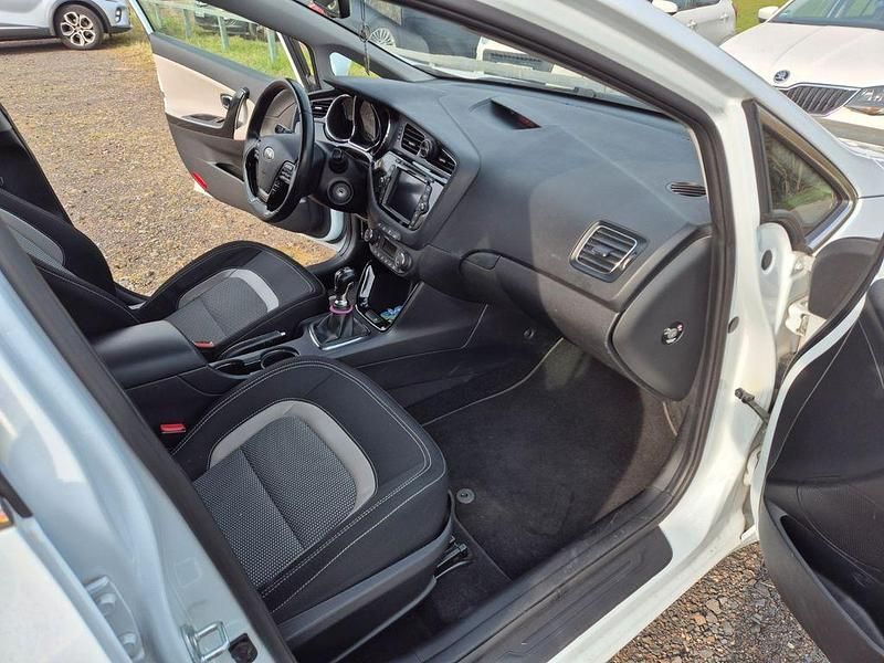 Gebraucht Kia Ceed DREAM-TEAM Edition 135 PS (99 kW) 2014 Weiß Kleinwagen