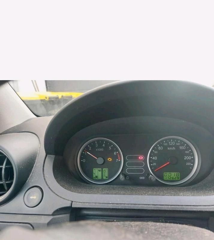 Usado Ford Fiesta 70 HP (51 kW) 2004 Prateado Citadino