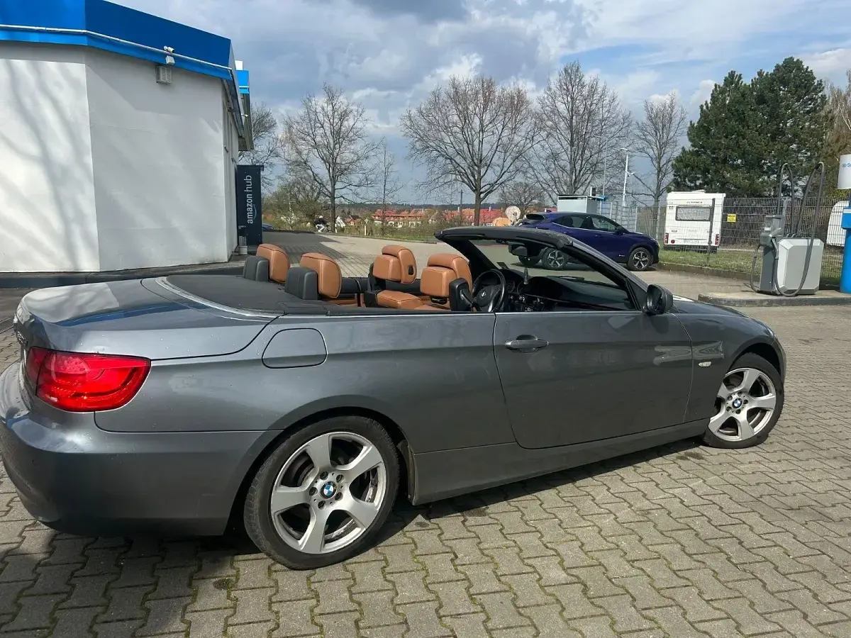 Gebraucht BMW 320 Cabriolet 184 PS (135 kW) 2012 Grau Cabrio