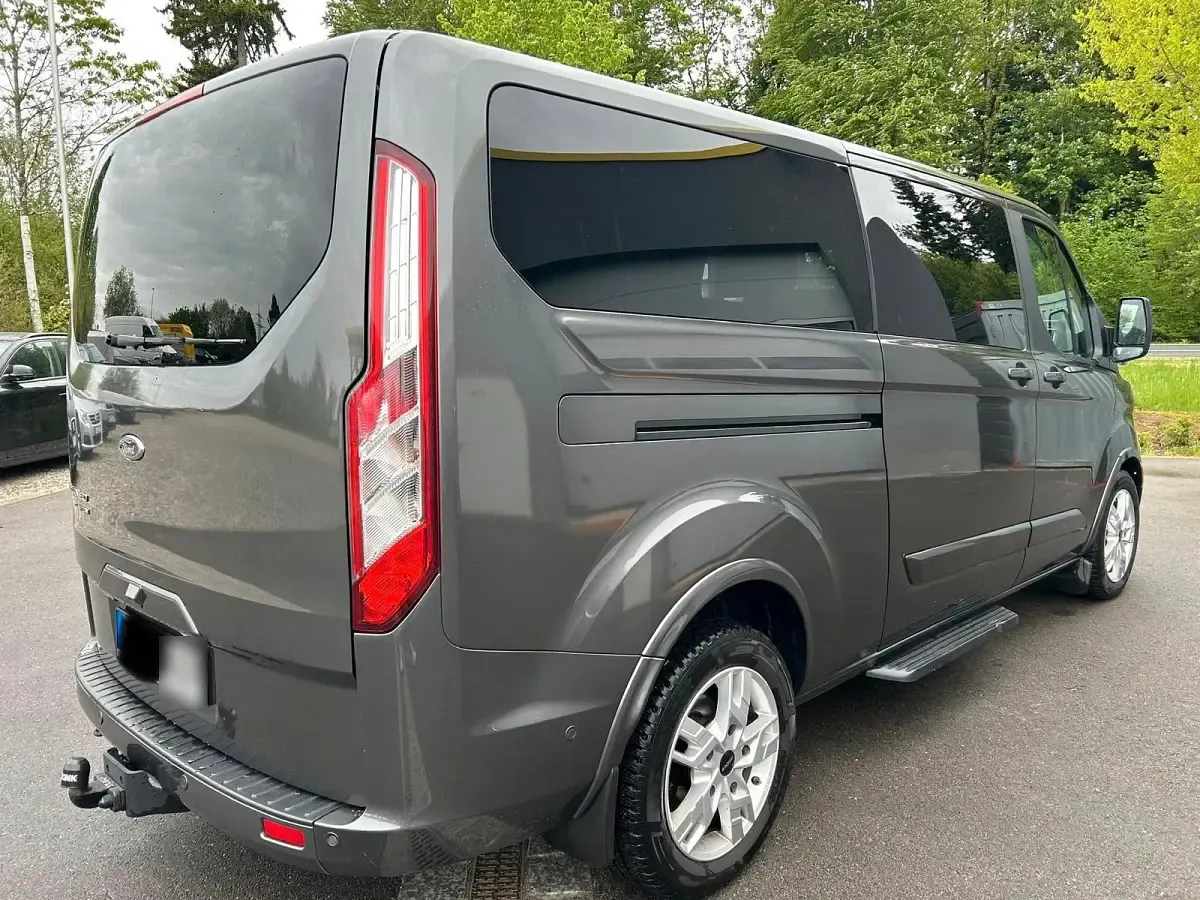 Gebraucht Ford Tourneo Titanium X 185 PS (136 kW) 2020 Grau Van / Kleinbus