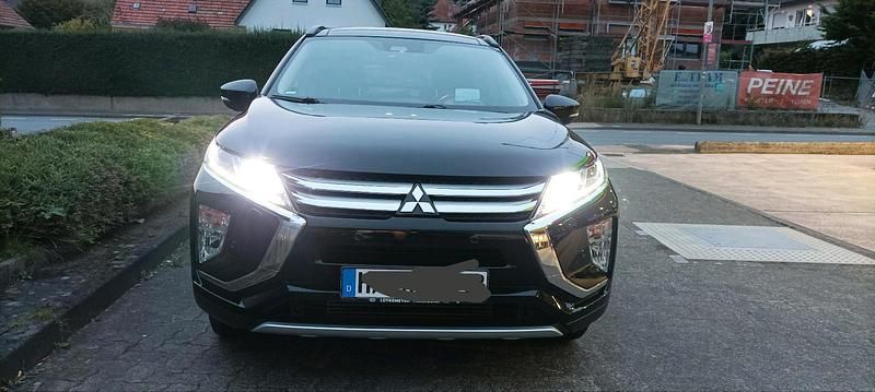 Schwarz Gebraucht 2018 Mitsubishi Eclipse Cross Top SUV | 18.500 € (Fairer Preis) - Bild 1/4