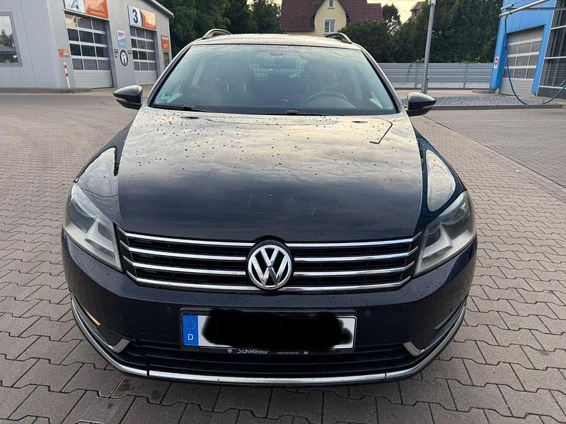 Schwarz Gebraucht 2011 VW Passat Highline Kombi | 5.690 € (Fairer Preis) - Bild 1/4
