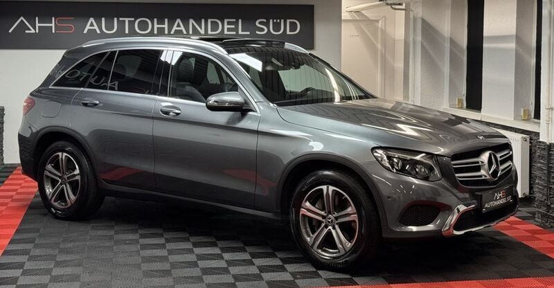 Gebraucht Mercedes GLC300 AMG line 245 PS (180 kW) 2017 Selenitgrau  metalliclack SUV