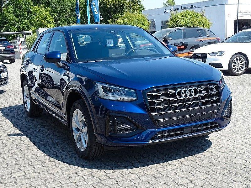 Neu Audi Q2 Advanced Plus 150 PS (110 kW) 2026 Blau SUV