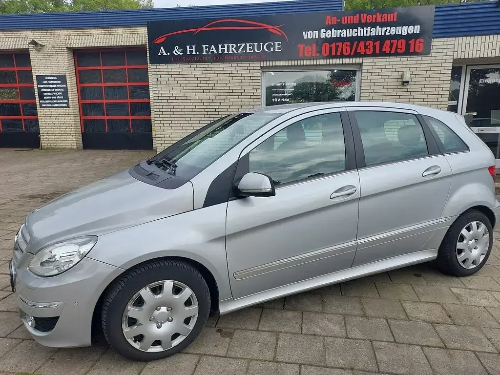 Gebraucht Mercedes B200 140 PS (102 kW) 2009 Silber Van / Kleinbus