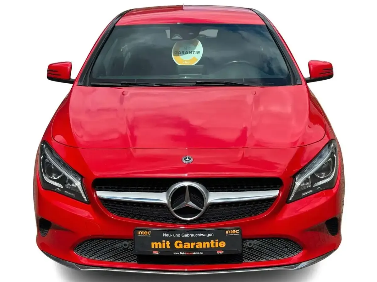Gebraucht Mercedes CLA200 Urban 136 PS (100 kW) 2018 Jupiterrot uni Coupé