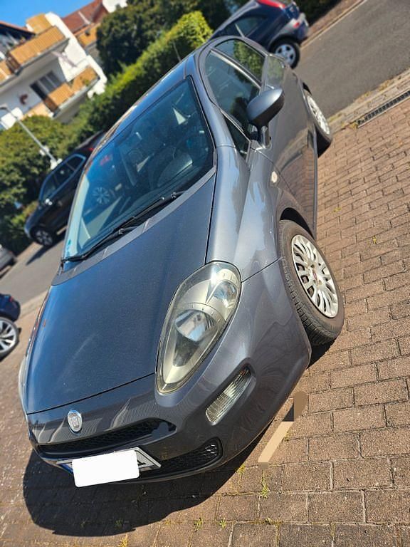 Grau Gebraucht 2012 Fiat Punto S Kleinwagen | 2.800 € (Fairer Preis) - Bild 1/4