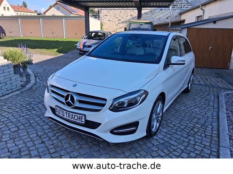 Calcitweiss/zirrusweiss Gebraucht 2016 Mercedes B180 Van / Kleinbus | 13.200 € (Superpreis) - Bild 1/4