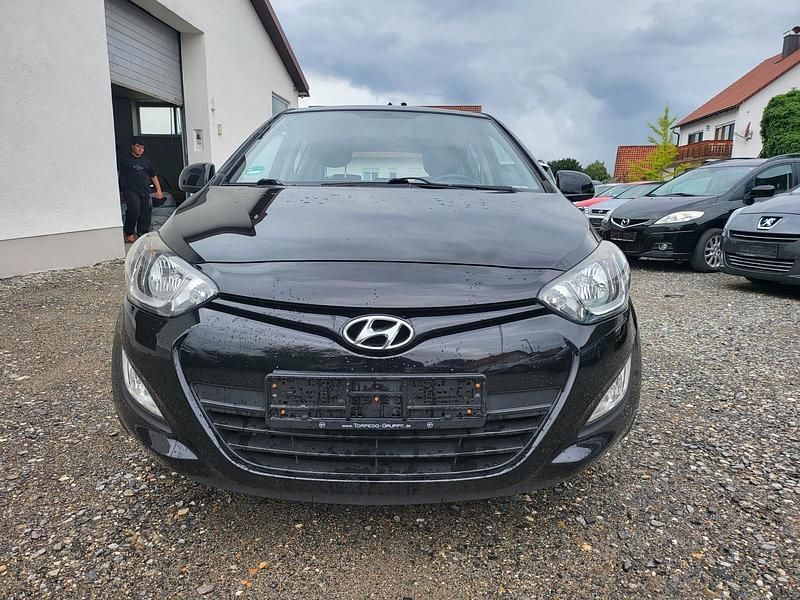 Schwarz Gebraucht 2014 Hyundai i20 Edition Kleinwagen | 3.990 € (Fairer Preis) - Bild 1/4