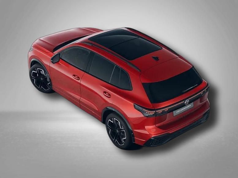 Gebraucht VW Tiguan R-line 150 PS (110 kW) 2025 Persimmon red metallic SUV