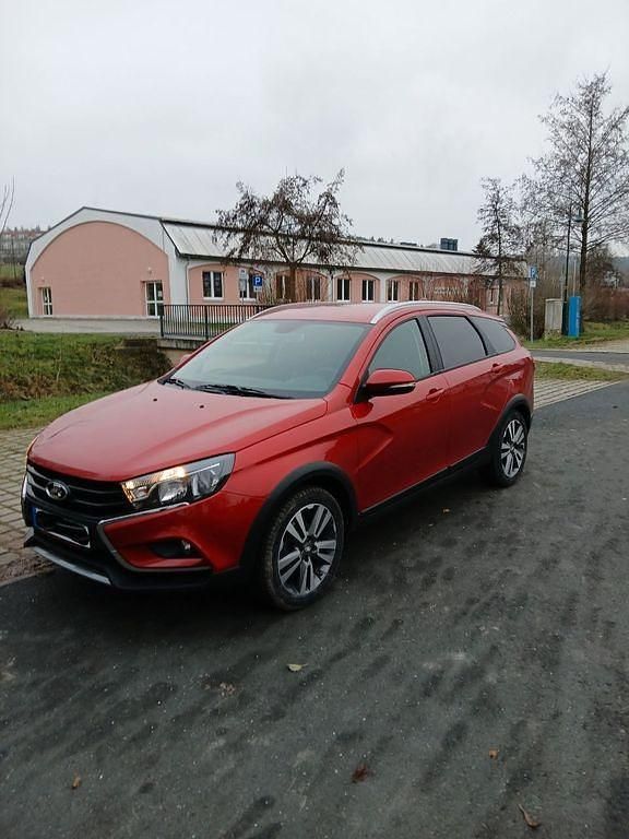 Rot Gebraucht 2018 Lada Vesta Kombi | 7.700 € (Etwas zu teuer) - Bild 1/4