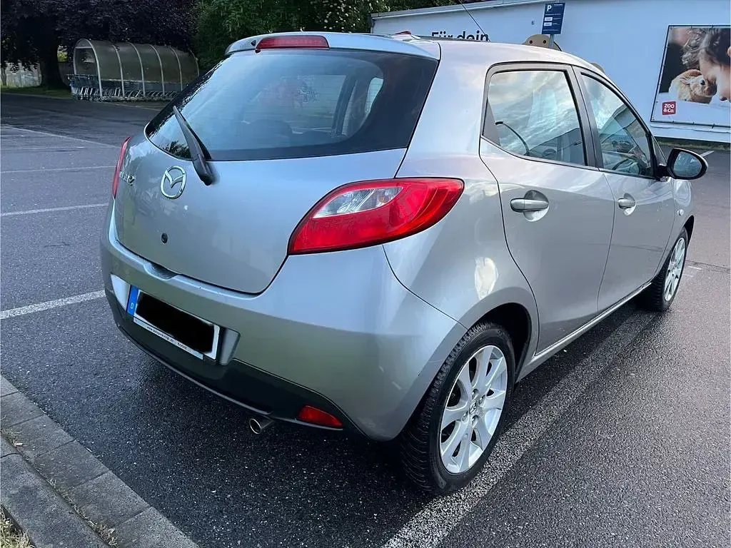 Gebraucht Mazda 2 Prime-Line 75 PS (55 kW) 2011 Silber Kleinwagen