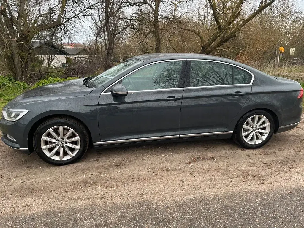 Gebraucht VW Passat Highline 150 PS (110 kW) 2016 Grau Limousine
