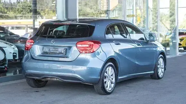 Gebraucht Mercedes A180 122 PS (89 kW) 2013 Blau Kleinwagen