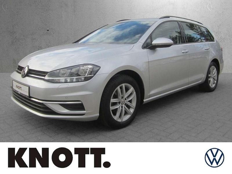 Reflexsilber metallic Gebraucht 2020 VW Golf VII Comfortline Kombi | 17.989 € (Fairer Preis) - Bild 1/4