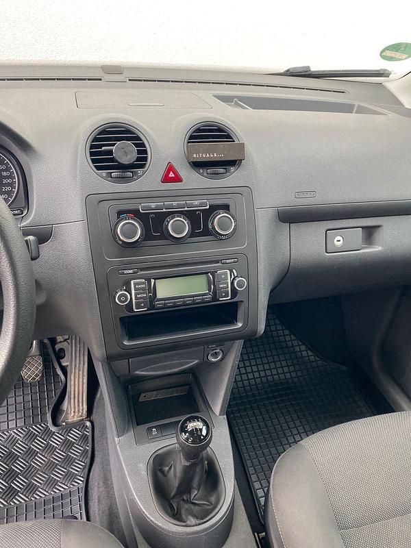 Gebraucht VW Caddy 105 PS (77 kW) 2011 Blau Van / Kleinbus