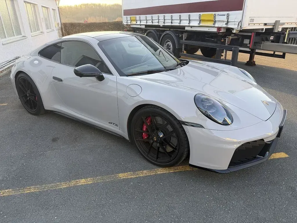 Gebraucht Porsche 992 541 PS (397 kW) 2025 Grau Coupé