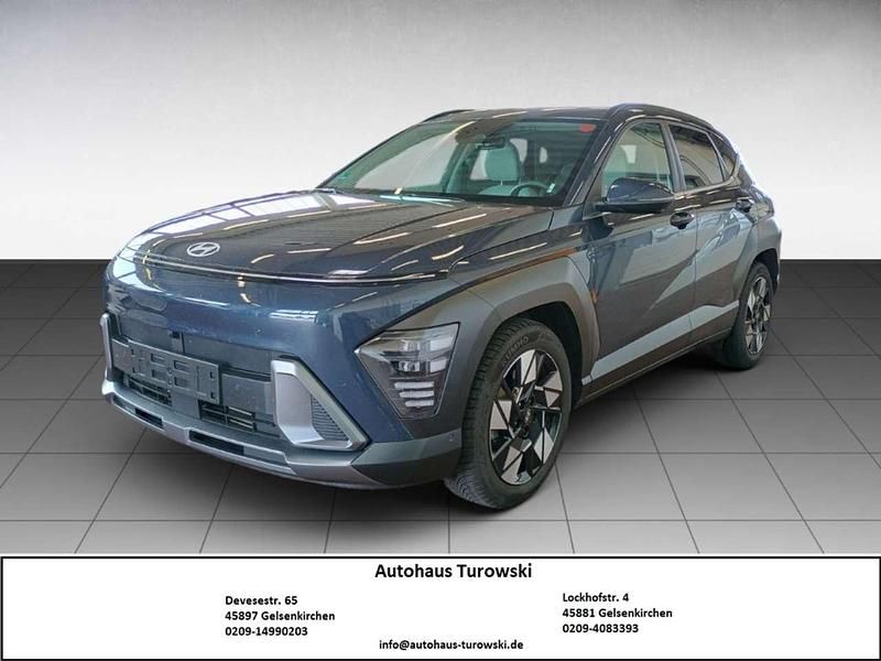 Denim blue / mic (metallic) Gebraucht 2024 Hyundai Kona Prime SUV | 28.970 € (Fairer Preis) - Bild 1/4