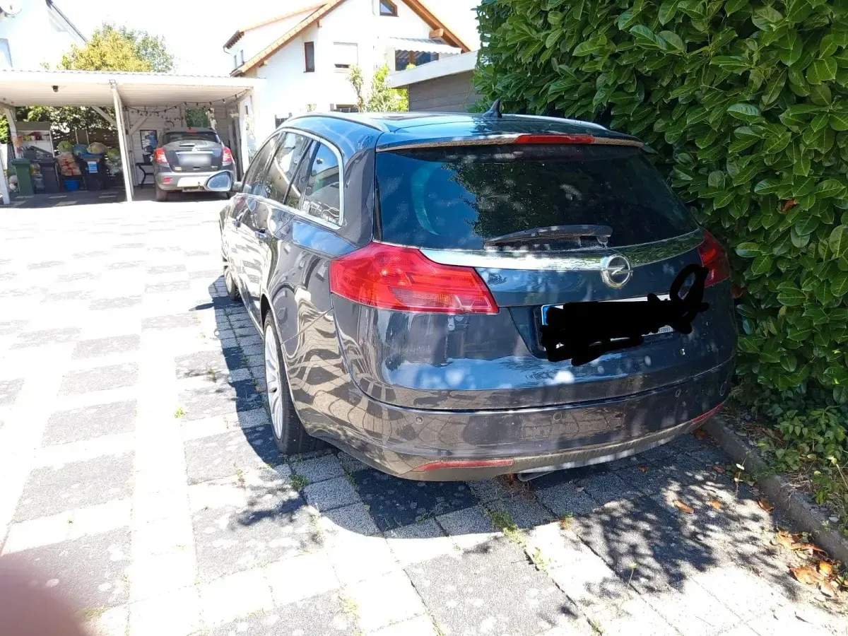 Gebraucht Opel Insignia Cosmo 160 PS (117 kW) 2010 Schwarz Kombi