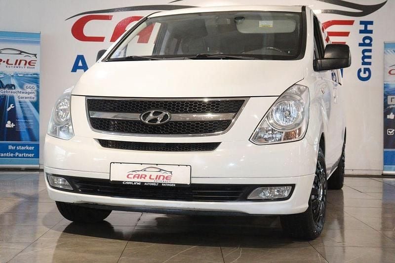 Weiß Gebraucht 2011 Hyundai H-1 Premium Van / Kleinbus | 10.499 € (Fairer Preis) - Bild 1/4