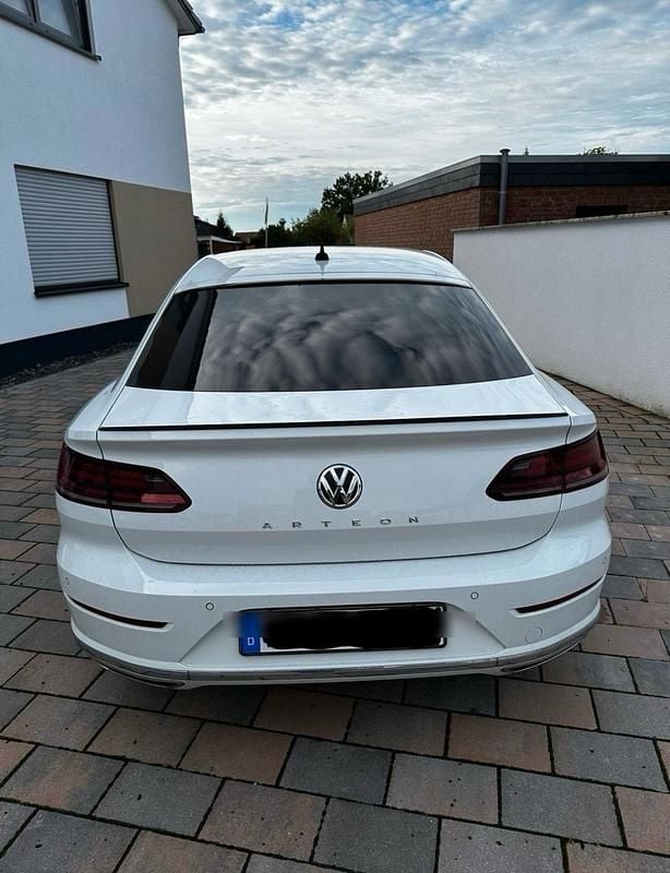 Gebraucht VW Arteon R-line 190 PS (139 kW) 2019 Weiß Kleinwagen