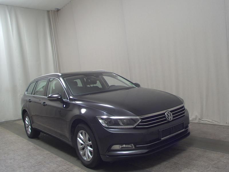 Gebraucht VW Passat Comfortline 150 PS (110 kW) 2019 Schwarz Kombi